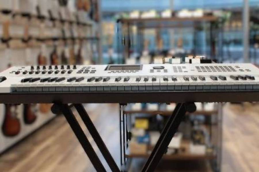 Yamaha MOTIF XF6 61-Key Music Synthesizer, ZAR 10,550.00