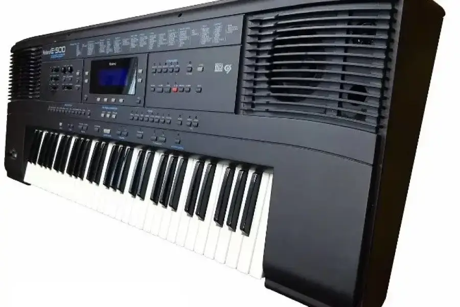 Roland E-500 Intelligent Keyboard Synthesizer, ZAR 5,000.00