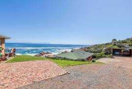 House for sale in Gordons Bay with sea views, ZAR 2,750,000